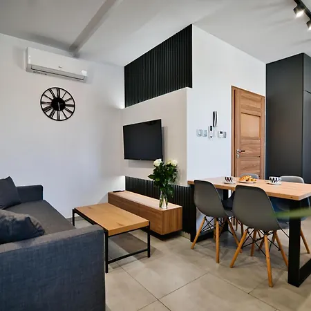 Revel Apartment Zator