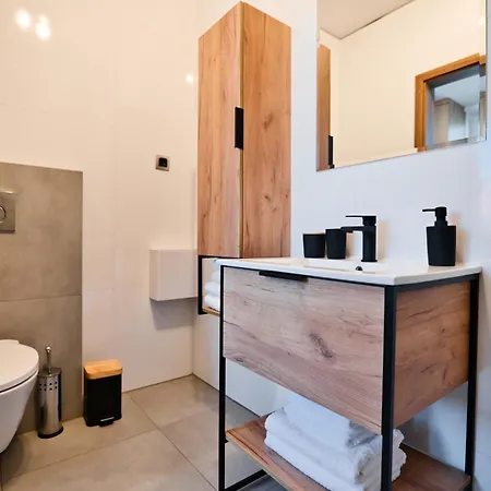 Revel Apartment Zator